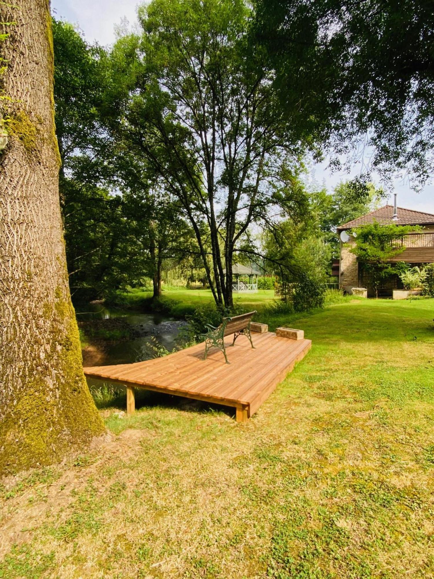 Moulin Du Fontcourt Chasseneuil-sur-Bonnieure Exterior foto