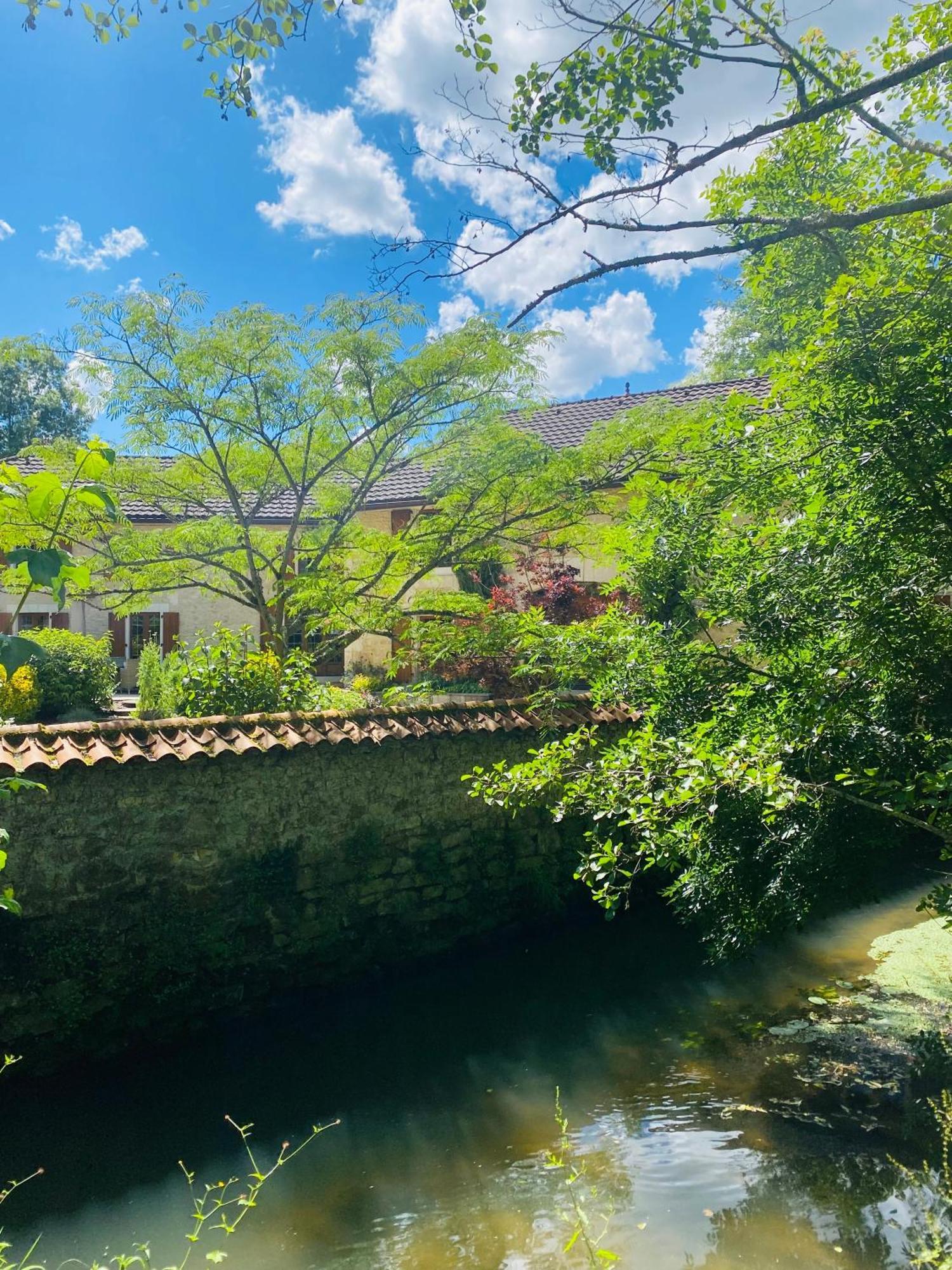 Moulin Du Fontcourt Chasseneuil-sur-Bonnieure Exterior foto